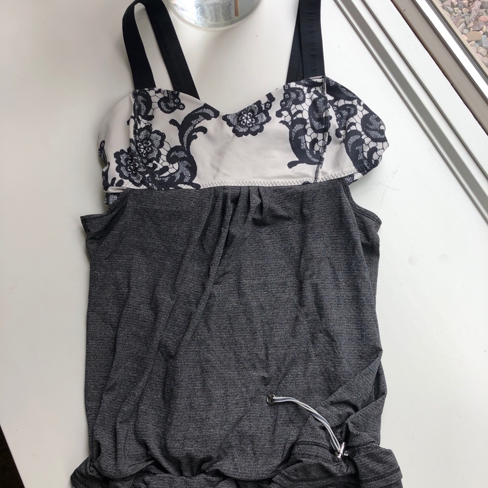 Lululemon workout top 8